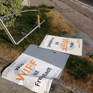 WIFF Plakatständer zerstört 1